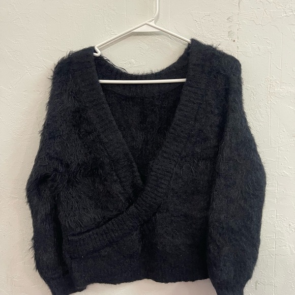 Sweaters - Cozy Black Sweater